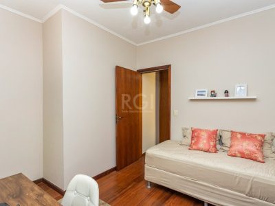 Casa à venda com 234m², 3 quartos, 1 suíte, 3 vagas no bairro Petrópolis em Porto Alegre - Foto 25