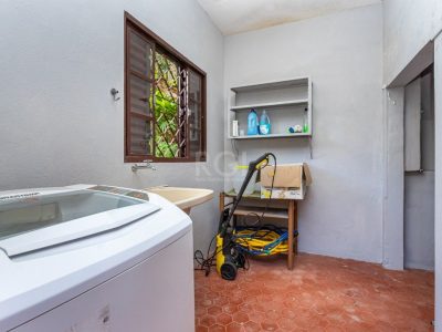 Casa à venda com 234m², 3 quartos, 1 suíte, 3 vagas no bairro Petrópolis em Porto Alegre - Foto 47