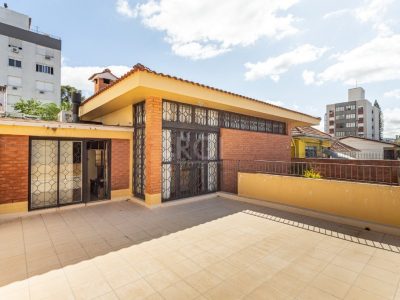 Casa à venda com 234m², 3 quartos, 1 suíte, 3 vagas no bairro Petrópolis em Porto Alegre - Foto 58