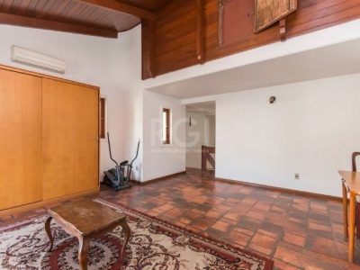 Casa à venda com 247m², 4 quartos, 1 suíte, 5 vagas no bairro Glória em Porto Alegre - Foto 13