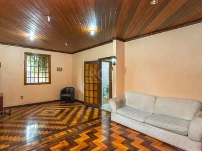 Casa à venda com 197m², 5 quartos, 1 suíte, 2 vagas no bairro Jardim Botânico em Porto Alegre - Foto 5