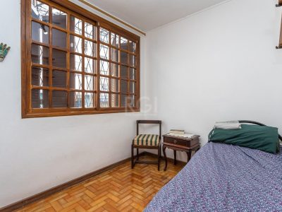 Casa à venda com 197m², 5 quartos, 1 suíte, 2 vagas no bairro Jardim Botânico em Porto Alegre - Foto 13