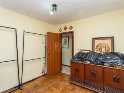 Casa à venda com 197m², 5 quartos, 1 suíte, 2 vagas no bairro Jardim Botânico em Porto Alegre - Foto 16