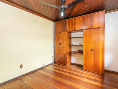 Casa à venda com 197m², 5 quartos, 1 suíte, 2 vagas no bairro Jardim Botânico em Porto Alegre - Foto 27