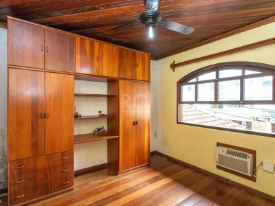 Casa à venda com 197m², 5 quartos, 1 suíte, 2 vagas no bairro Jardim Botânico em Porto Alegre - Foto 28