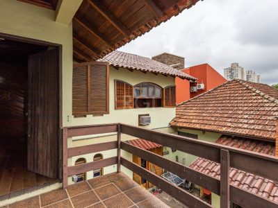 Casa à venda com 197m², 5 quartos, 1 suíte, 2 vagas no bairro Jardim Botânico em Porto Alegre - Foto 37