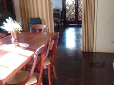 Casa à venda com 399m², 3 quartos, 1 suíte, 5 vagas no bairro Menino Deus em Porto Alegre - Foto 10