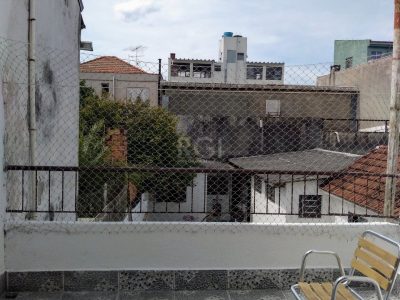 Casa à venda com 400m², 3 quartos, 2 suítes, 2 vagas no bairro Floresta em Porto Alegre - Foto 3