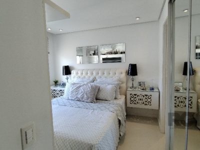 Apartamento à venda com 65m², 2 quartos, 1 suíte, 1 vaga no bairro Vila Ipiranga em Porto Alegre - Foto 9