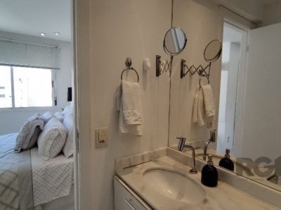 Apartamento à venda com 65m², 2 quartos, 1 suíte, 1 vaga no bairro Vila Ipiranga em Porto Alegre - Foto 12