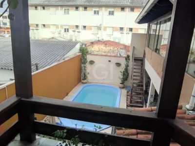 Casa à venda com 250m², 3 quartos, 1 suíte, 2 vagas no bairro Ipanema em Porto Alegre - Foto 31