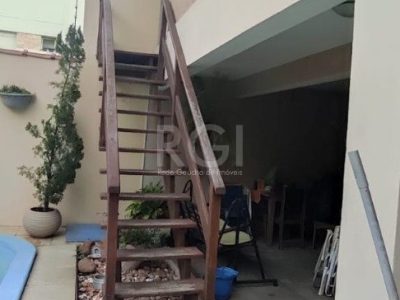 Casa à venda com 250m², 3 quartos, 1 suíte, 2 vagas no bairro Ipanema em Porto Alegre - Foto 14