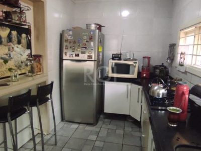 Casa à venda com 250m², 3 quartos, 1 suíte, 2 vagas no bairro Ipanema em Porto Alegre - Foto 29