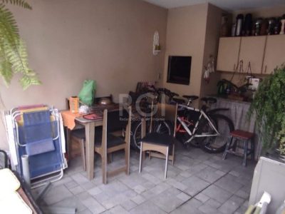 Casa à venda com 250m², 3 quartos, 1 suíte, 2 vagas no bairro Ipanema em Porto Alegre - Foto 30