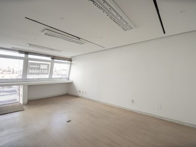 Conjunto/Sala à venda com 320m², 3 vagas no bairro Petrópolis em Porto Alegre - Foto 17