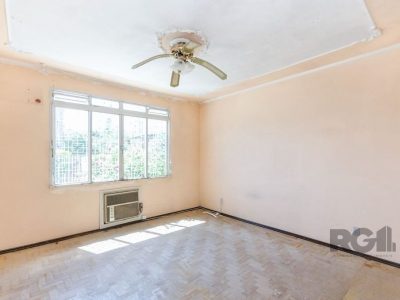 Casa à venda com 318m², 3 quartos, 3 vagas no bairro Santa Tereza em Porto Alegre - Foto 8