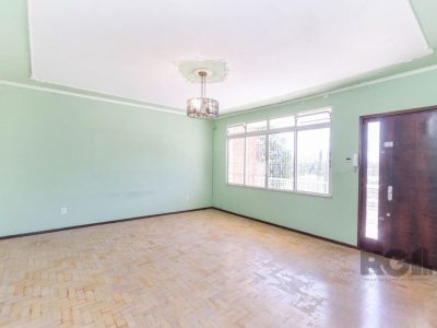 Casa à venda com 318m², 3 quartos, 3 vagas no bairro Santa Tereza em Porto Alegre - Foto 2