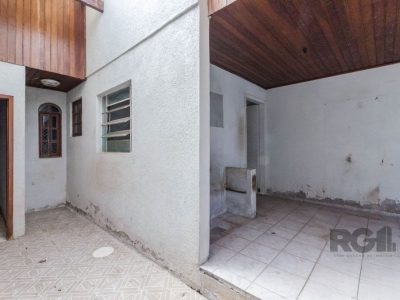 Casa à venda com 318m², 3 quartos, 3 vagas no bairro Santa Tereza em Porto Alegre - Foto 20