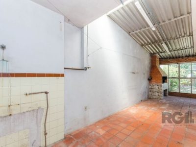 Casa à venda com 318m², 3 quartos, 3 vagas no bairro Santa Tereza em Porto Alegre - Foto 21