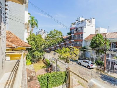 Casa à venda com 636m², 3 quartos, 1 suíte, 5 vagas no bairro São João em Porto Alegre - Foto 3