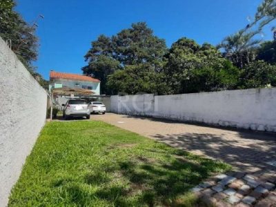 Casa à venda com 171m², 3 quartos, 1 suíte, 4 vagas no bairro Medianeira em Porto Alegre - Foto 3