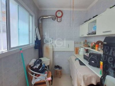 Casa à venda com 171m², 3 quartos, 1 suíte, 4 vagas no bairro Medianeira em Porto Alegre - Foto 16