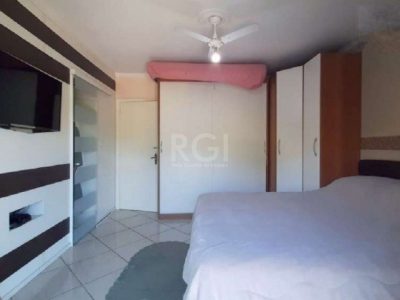 Casa à venda com 171m², 3 quartos, 1 suíte, 4 vagas no bairro Medianeira em Porto Alegre - Foto 18