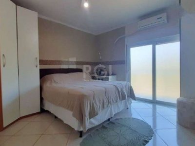 Casa à venda com 171m², 3 quartos, 1 suíte, 4 vagas no bairro Medianeira em Porto Alegre - Foto 19