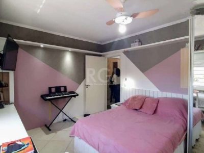 Casa à venda com 171m², 3 quartos, 1 suíte, 4 vagas no bairro Medianeira em Porto Alegre - Foto 22