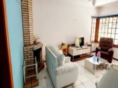 Casa à venda com 200m², 5 quartos, 1 suíte, 2 vagas no bairro Jardim Itu em Porto Alegre - Foto 4