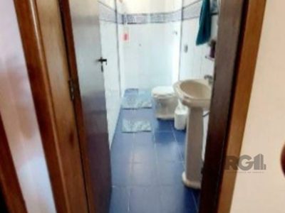 Casa à venda com 200m², 5 quartos, 1 suíte, 2 vagas no bairro Jardim Itu em Porto Alegre - Foto 11