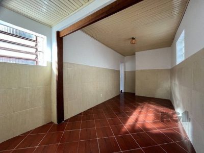 Casa à venda com 160m², 3 quartos, 1 suíte, 3 vagas no bairro Ipanema em Porto Alegre - Foto 5