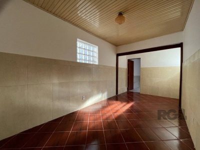 Casa à venda com 160m², 3 quartos, 1 suíte, 3 vagas no bairro Ipanema em Porto Alegre - Foto 4