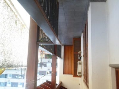 Casa à venda com 400m², 6 quartos, 2 suítes, 5 vagas no bairro Santo Antônio em Porto Alegre - Foto 10