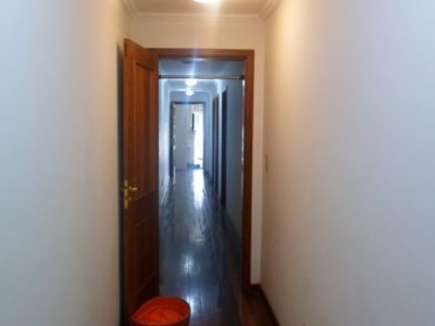 Casa à venda com 400m², 6 quartos, 2 suítes, 5 vagas no bairro Santo Antônio em Porto Alegre - Foto 4