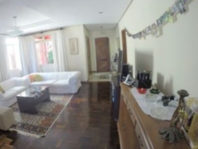 Casa à venda com 275m², 4 quartos, 1 suíte, 4 vagas no bairro Ipanema em Porto Alegre - Foto 9