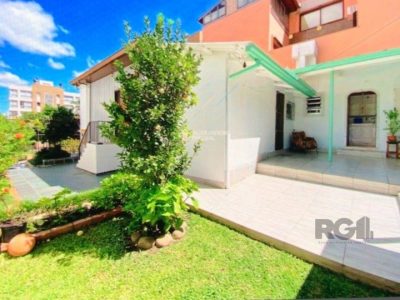 Casa à venda com 247m², 3 quartos, 2 vagas no bairro Petrópolis em Porto Alegre - Foto 8