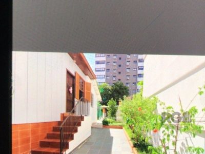 Casa à venda com 247m², 3 quartos, 2 vagas no bairro Petrópolis em Porto Alegre - Foto 26