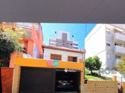 Casa à venda com 247m², 3 quartos, 2 vagas no bairro Petrópolis em Porto Alegre - Foto 30