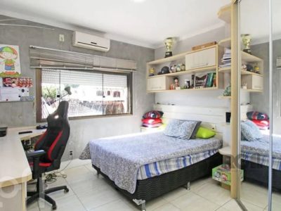 Casa à venda com 308m², 3 quartos, 3 suítes, 3 vagas no bairro Partenon em Porto Alegre - Foto 7