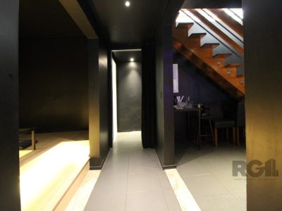 Casa à venda com 220m², 3 quartos, 1 suíte no bairro Três Figueiras em Porto Alegre - Foto 9