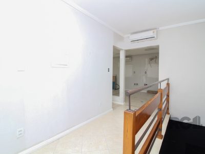 Casa à venda com 220m², 3 quartos, 1 suíte no bairro Três Figueiras em Porto Alegre - Foto 14