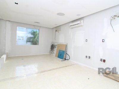 Casa à venda com 220m², 3 quartos, 1 suíte no bairro Três Figueiras em Porto Alegre - Foto 15