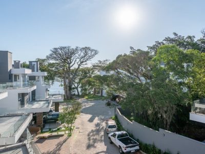 Casa Condominio à venda com 300m², 3 quartos, 3 suítes, 3 vagas no bairro Ipanema em Porto Alegre - Foto 32