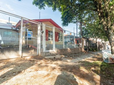 Casa à venda com 160m², 3 quartos, 1 suíte, 4 vagas no bairro Vila Ipiranga em Porto Alegre - Foto 3