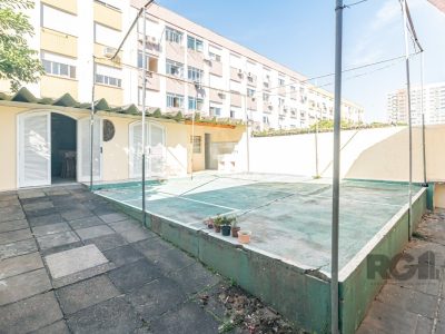 Casa à venda com 160m², 3 quartos, 1 suíte, 4 vagas no bairro Vila Ipiranga em Porto Alegre - Foto 8