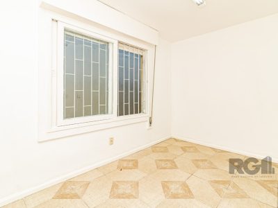 Casa à venda com 160m², 3 quartos, 1 suíte, 4 vagas no bairro Vila Ipiranga em Porto Alegre - Foto 12