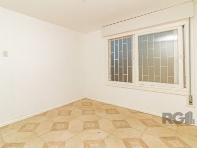 Casa à venda com 160m², 3 quartos, 1 suíte, 4 vagas no bairro Vila Ipiranga em Porto Alegre - Foto 18