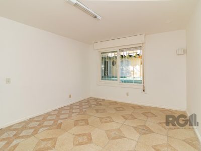 Casa à venda com 160m², 3 quartos, 1 suíte, 4 vagas no bairro Vila Ipiranga em Porto Alegre - Foto 23