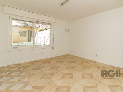 Casa à venda com 160m², 3 quartos, 1 suíte, 4 vagas no bairro Vila Ipiranga em Porto Alegre - Foto 24